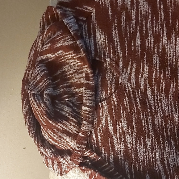 Woman's sweater - Picture 2 of 4